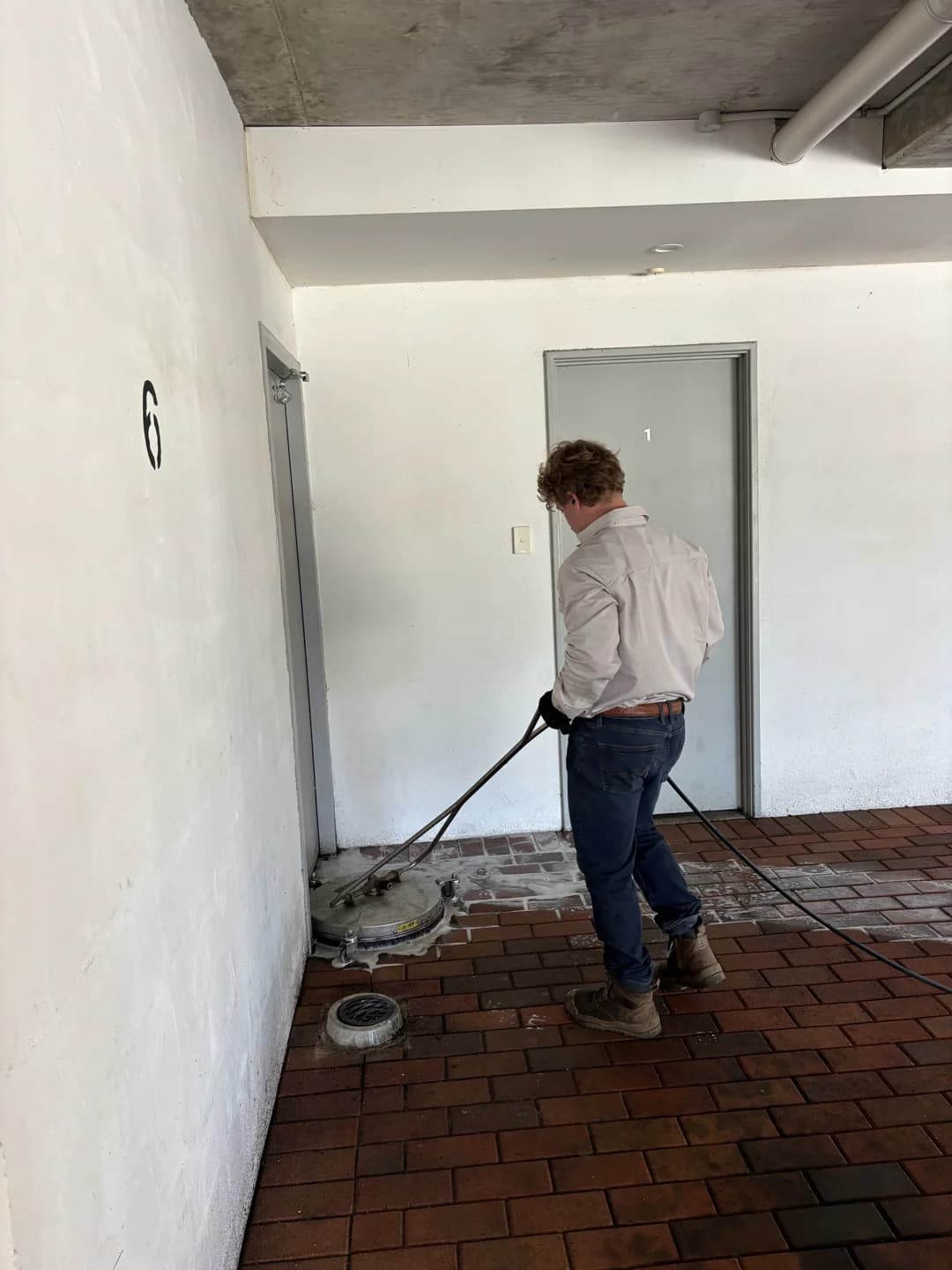 Driveway pressure washing before and after Fremantle